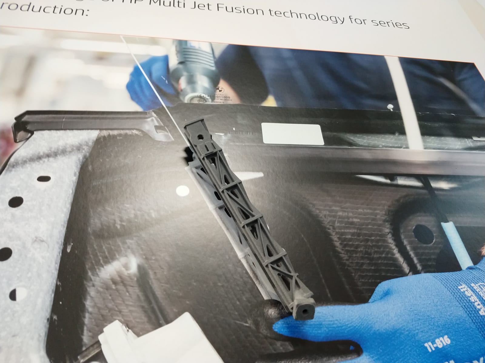 BMW i8 Roadster的最终使用3D打印挡风玻璃指南。Tia Vialva摄影。